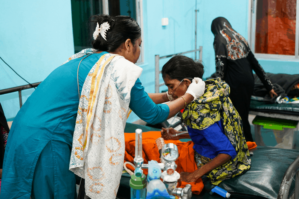An MSF nurse tends to a patient at MSF&rsquo;s medical facility in Kutupalong, Bangladesh.