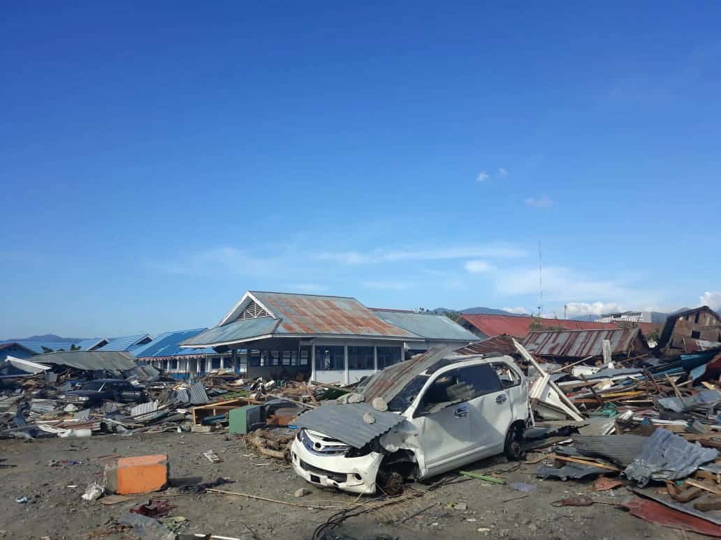 The destruction wrought by the earthquake and tsunami that hit Central Sulawesi, Indonesia, on 28 September. An MSF team from Indonesia is responding to medical and humanitarian needs in Central Sulawesi. In collaborations with the Ministry of Heath, MSF is concentrating its efforts on remote, rural areas. Our main priority is to support health centres in these areas, to help them resume basic healthcare activities and ensure the prevention of epidemics such as diarrhoea, skin diseases and measles.
