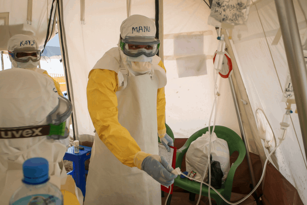 A medical team enters the Ebola treatment centre in Mangina in the Democratic Republic of Congo(DRC)&rsquo;s North Kivu province. 