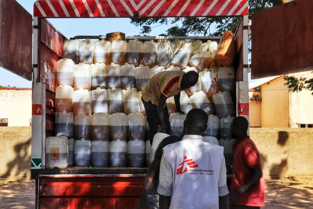 The arrival of the truck carrying food baskets from the packing and preparation site, after traveling over 25 km to the distribution location. ©Abdoalsalam Abdallah