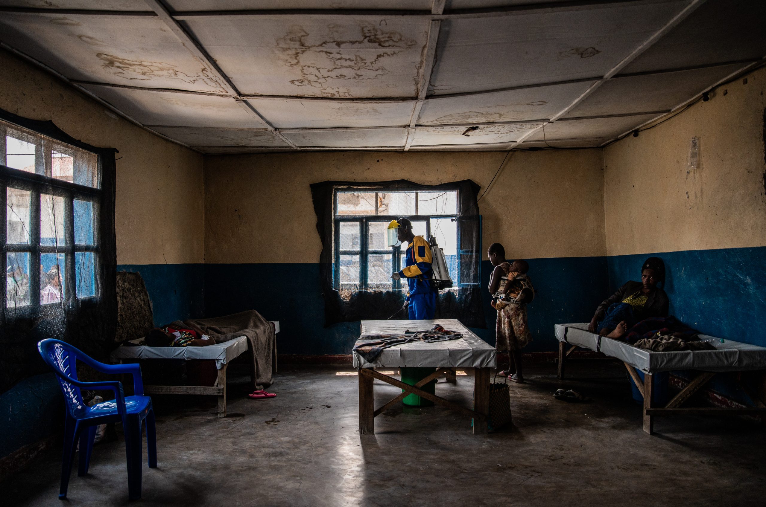 An MSF team member disinfects a cholera treatment room ©️Jospin Mwisha