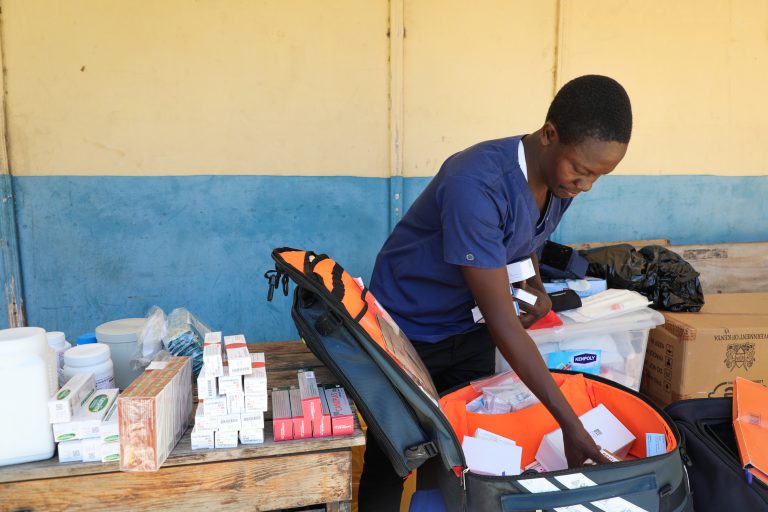 The MSF team visits this center several times a week to offer medical consultations as well as mental health consultations. Information sessions are also held for key populations by peers in the building, away from the public eye. During these sessions, participants are encouraged to speak freely, without fear of judgment, and discuss topics that are difficult to address outside of these places, known as 'safe spaces.. After the consultations, patients can directly pick up the prescribed medications from the pharmacist. In this photo, we see the pharmacist setting up under the porch of one of the buildings and organizing the medications to distribute them to the patients according to their prescriptions ©Laurence Hoenig/MSF