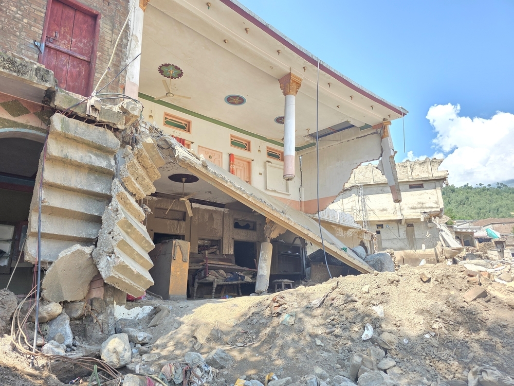 A view of a damaged house in Bishoni, the worst-hit village in Buner district during the floods of 15 August 2025, which caused the loss of over 250 lives, thousands of injuries, and widespread displacement. ©️Gul Nayab/MSF