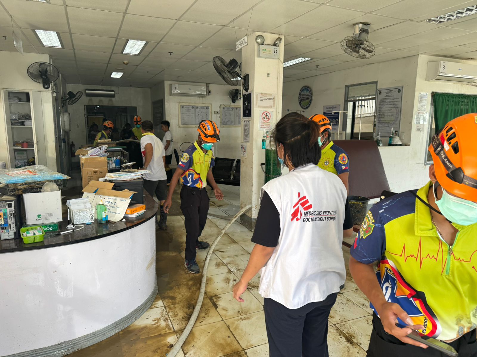 In Danao, we supported deep cleaning operations and the restoration of functionality at Cebu Provincial Hospital (CPH), which was severely affected by flooding and mud. In collaboration with the Bureau of Fire Protection and other local stakeholders, we cleaned critical areas of the hospital—including the emergency room, outpatient department, minor surgery room, isolation room, doctors’ quarters, and pharmacy—to restore safe and functional conditions for medical care. We also supported the Philippine Department of Health (DOH) by restoring the functionality of two health centers in Danao with deep cleaning operations. ©️MSF